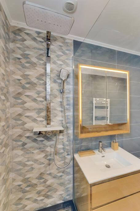 Duplex Moderne Cosy - Proche Porte D'Italie - Parking Ле-Кремлен-Бісетр Екстер'єр фото